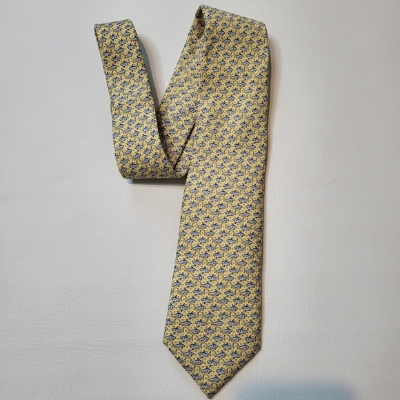 Vineyard Vines Neck Tie Yellow Blue Shark Print 100% Imported Silk - Picture 7 of 7
